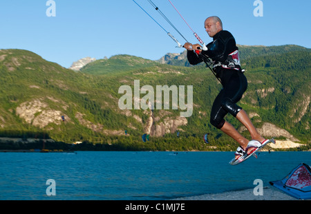 In der Luft Kiteboarder am "Spieß", Squamish, BC, Kanada. Stockfoto