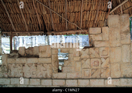 Chichén Itzá Hieroglyphen Skulpturen Maya in Mexiko Pyramiden Stockfoto