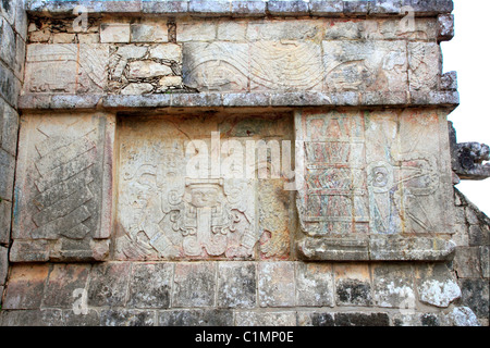 Chichén Itzá Hieroglyphen Skulpturen Maya in Mexiko Pyramiden Stockfoto