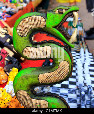 Chichén Itzá Schlange Schlangenholz bunte handcraft Maya-Mexiko-Yucatan Stockfoto