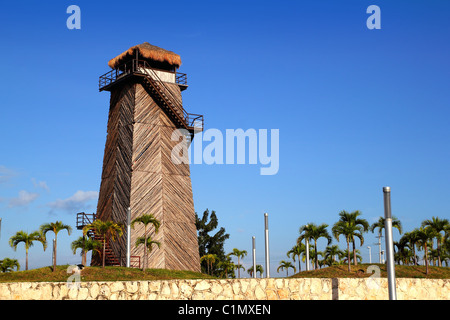 Cancun alten Flughafen Kontrolle Turm alte hölzerne als Wahrzeichen Denkmal Stockfoto