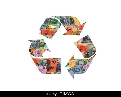 Ein Recycling-Symbol aus dem Cashflow vor einem weißen Hintergrund isoliert Stockfoto