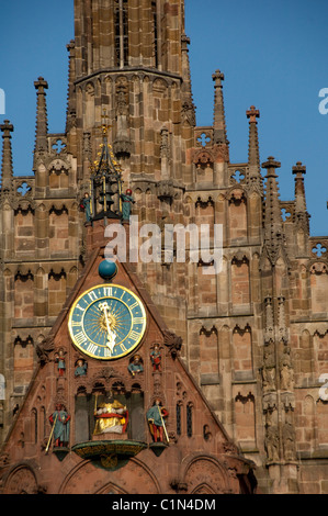 Deutschland, Bayern, Nürnberg. Marktplatz, der Muttergottes Fassade der Kirche (aka Frauenkirche). Stockfoto