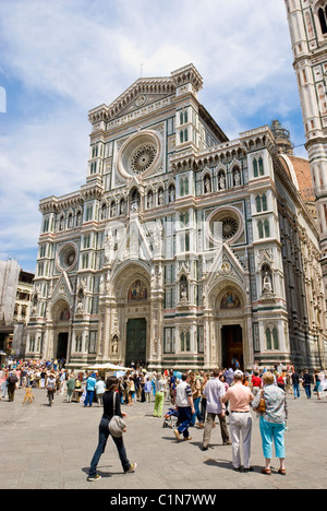 Florenz, Italien. Kathedrale von Santa Maria del Fiore (1436) oder der Dom, von der Piazza San Giovanni gesehen. Stockfoto