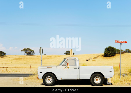 Pick-up LKW geparkt auf einer Straße außerhalb Solvang, USA Stockfoto