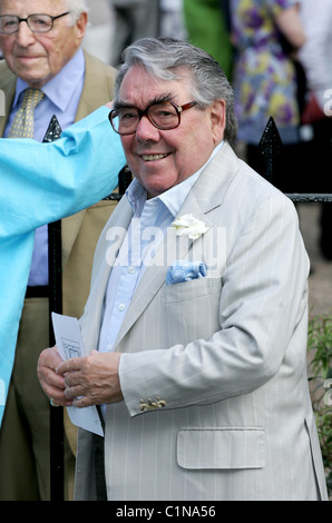 Ronnie Corbett auf Sir David Frost jährliche Sommer-Gartenparty in Chelsea London, England - 02.07.09 Stockfoto