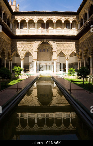 Der Innenhof der Jungfrauen (Spanisch: Patio de Las Huasaco), bei der Real Alcazar De Sevilla / Sevilla. Spanien. Stockfoto