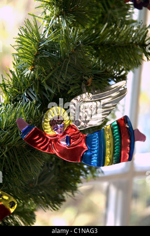 Detail von einem mexikanischen Zinn Weihnachtsdekoration Engel Stockfoto