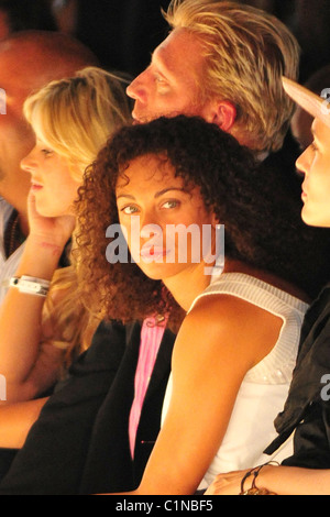 Boris Becker, Lilly Kerssenberg Kaviar Gauche Modenschau im Fashion-Zelt - Front Row Mercedes Benz Fashion Week Berlin Stockfoto