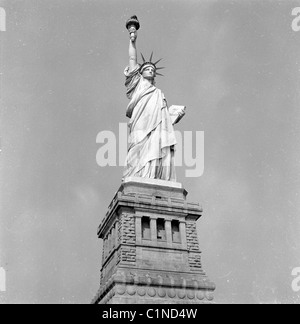 Amerika, New York, 1950er Jahre. Foto von J Allan Cash der Statue of Liberty. Stockfoto