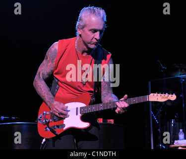 Neil Giraldo mit Frau, Pat Benatar in "Hard Rock Live" Konzert im Seminole Hard Rock Hotel and Casino Stockfoto