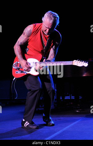 Neil Giraldo mit Frau, Pat Benatar in "Hard Rock Live" Konzert im Seminole Hard Rock Hotel and Casino Stockfoto