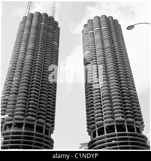 Amerika der 1950er Jahre. Foto von J Allan Cash. Blick auf die markanten Zwillingstürme der Marina City Gebäude. Stockfoto