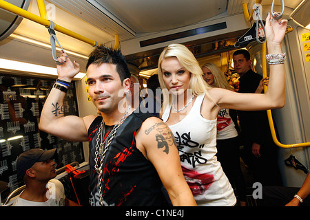 Marc Terenzi, Gina Lisa Lohfink Underground Catwalk in einer u-Bahn Mercedes Benz Fashion Week Berlin Frühjahr/Sommer 2010 Stockfoto