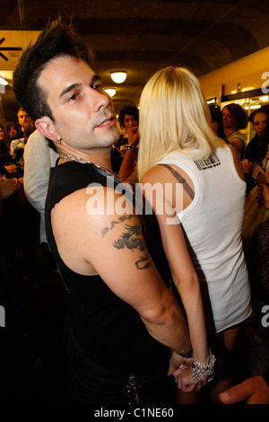 Marc Terenzi, Gina Lisa Lohfink Underground Catwalk in einer u-Bahn Mercedes Benz Fashion Week Berlin Frühjahr/Sommer 2010 Stockfoto