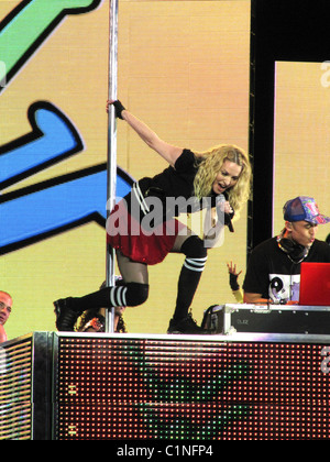 Madonna durchführt live in der O2 Arena während ihrer "Sticky & Sweet Tour" London, England - 04.07.09 Stockfoto