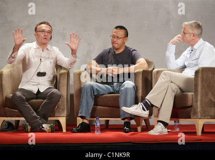 Britischer Regisseur Danny Boyle, chinesischer Regisseur und Schauspieler Jiang Wen und britischen Regisseurs Stephen Daldry besucht einen Dialog auf Stockfoto