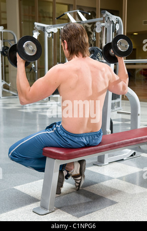Bild1, Mann, Kerl, vor, zurück, trainieren, Training, tun, tun, Gewichte, heben, halten, Übung, Ausübung, gehalten, zu halten. Stockfoto