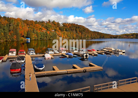 Kanada, Québec, der Laurentians im Herbst, Sainte-Marguerite-du-Lac-Masson, marina Stockfoto