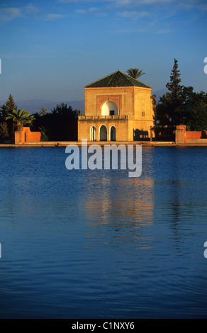Marokko hoher Atlas Marrakesch kaiserliche Stadt La Menara Weltkulturerbe von UNESCO Saadian Pavillon & Pool im Garten Stockfoto