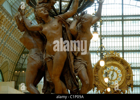 Frankreich, Paris, Musée d ' Orsay, Uhr von der Haupt-Galerie und die vier Teile der Welt von JB Carpeaux Stockfoto