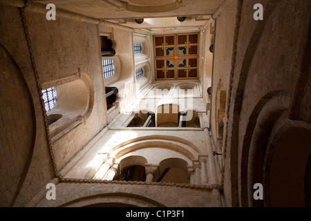 Blick nach oben über das Baptisterium in der Kathedrale von Chichester Stockfoto