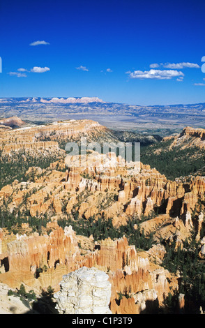 USA, Utah, Bryce-Canyon-Nationalpark, wunderschöne Aussicht auf Bryce Canyon und Felsformation genannt Hoodoos von Fairyland Point Stockfoto