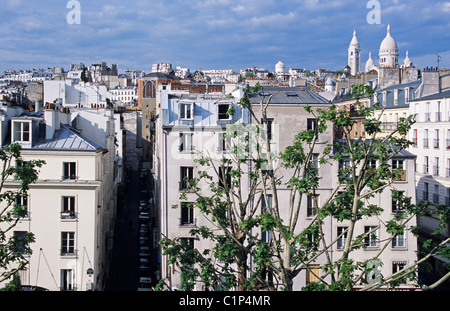 Frankreich, Paris, Blick auf die Basilique du Sacré Cœur de Montmartre vom Place Pigalle Stockfoto