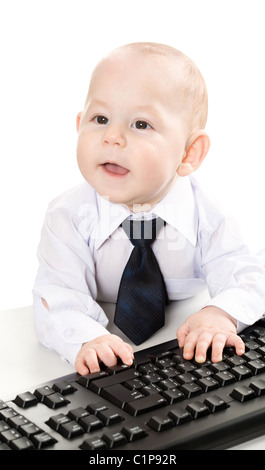 Porträt von fröhlichen jungen Tippen auf Tastatur und auf der Suche zur Seite Stockfoto