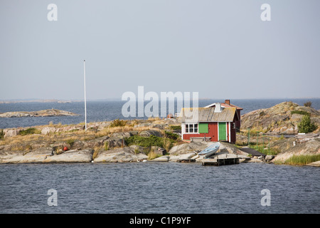 Haus auf der Insel im Meer Stockfoto