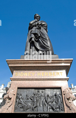 Bronzestatue von Sidney Herbert, der britische Staatssekretär für Krieg während des Krimkrieges von John Henry Foley Stockfoto