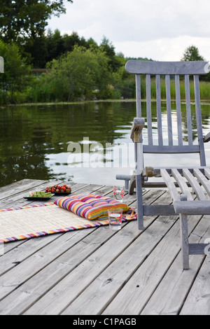 Outdoor-Stuhl auf Steg Stockfoto