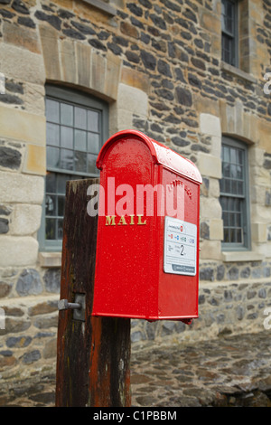 Post Box neben der historischen Stone Store (1836), Kerikeri, Northland, Nordinsel, Neuseeland Stockfoto