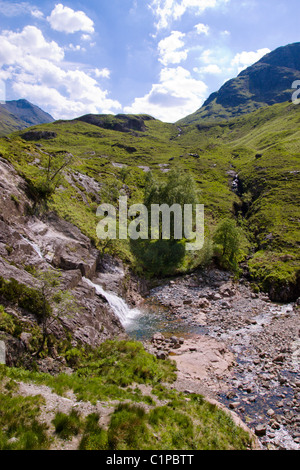 Schottland, Glencoe, Clachaig verliebt sich in die grüne Landschaft Stockfoto