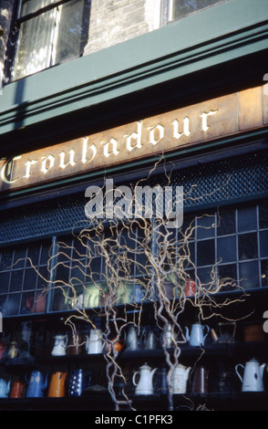 2008. Von der Außenseite des Troubadour, Old Brompton Rd, ein berühmtes Kaffeehaus der 50er Jahre mit Live-Musik in Earl's Court, und noch heute eine Café-Bar und ein Club. Stockfoto