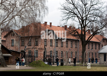 Arbeit Macht Frei ("Arbeit macht frei") Tor, Auschwitz-Birkenau, Polen. Stockfoto