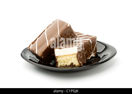 drei Cookie in Schokolade auf schwarze Platte isoliert auf weiss Stockfoto