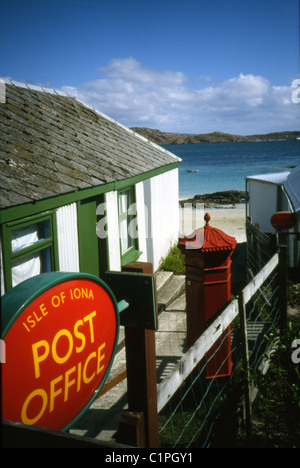 Kleinen örtlichen Postamt auf der Insel Inoa, Highlands von Schottland, die an einem Strand liegt. Stockfoto