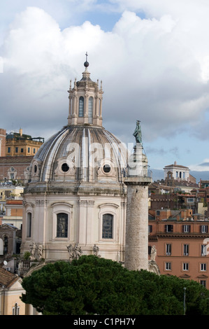 Detail der römischen Bauten in der Nähe von Piazza Venecia, Italien. Stockfoto