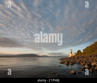 Cloch Leuchtturm, Inverclyde, Schottland unter einem Himmel Makrele Stockfoto