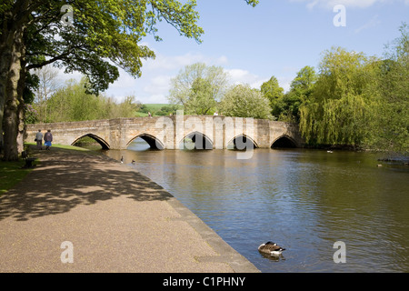Bakewell, England, Derbyshire, Peak District Brücke über Fluss Wye Stockfoto