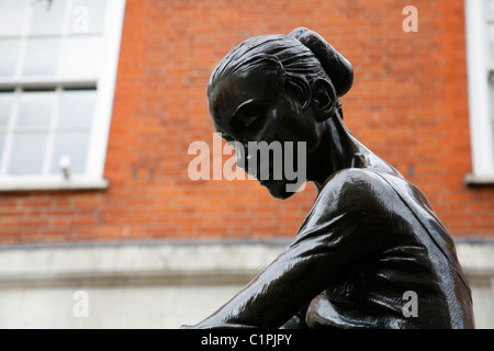 Junge Tänzerin Statue auf Broad Court, Covent Garden, London, UK Stockfoto