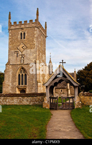 St. Mary Magdalene, eine typische Kirche von England, englische Dorfkirche in South Marston, Wiltshire, England, UK Stockfoto