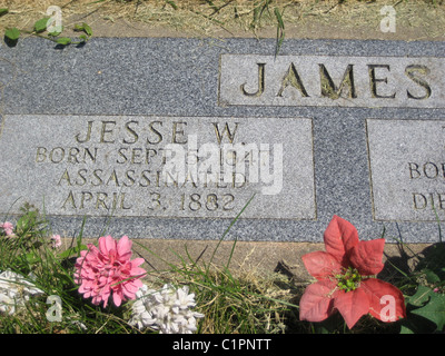 Nahaufnahme von der Enscription auf dem Jesse James Grabstein auf dem Mount Olivet Cemetery in Kearney, Missouri, USA. Stockfoto