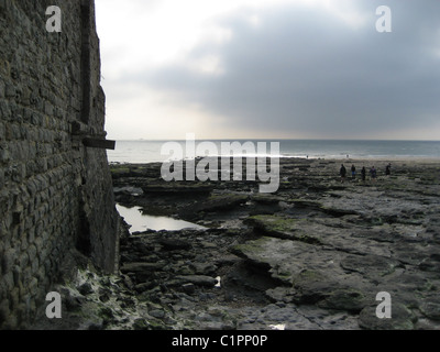 Pas-de-Calais Nordfrankreich. Blick über die Mündung des Flusses Slack, zeigt Teil von Vauban erbaut Ambleteuse Fort und Fort Mahon. Stockfoto