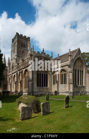 England, Cotswolds, Northleach, Kirche St. Peter und St. Paul vom Friedhof aus gesehen Stockfoto