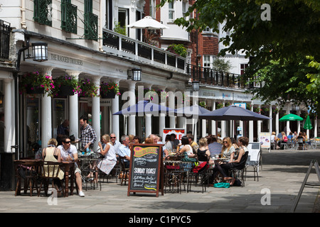 Die Pantiles-Café-Szene im Sommer Stockfoto