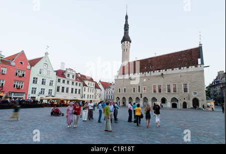 Tallinns Rathausplatz ist eines der am besten erhaltenen mittelalterlichen Plätzen in Europa. Einmal einen Marktplatz während des mittleren Alters, ich Stockfoto