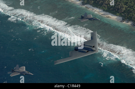 Zwei f-22 Raptor und ein b-2 Spirit Bomber eingesetzt, um Andersen Air Force Base, Guam, fliegen in Formation über dem Pazifischen Ozean. Stockfoto