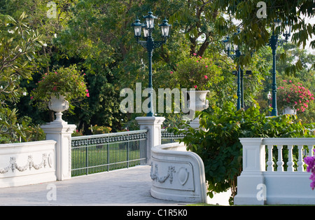 Die Gärten im königlichen Sommerpalast in Bang Pa In, Ayuttaya, Thailand. Stockfoto